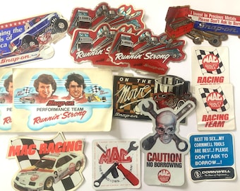 Anni '70 Anni '80 MAC TOOLS Pubblicità Corse Cassetta degli attrezzi Stoccaggio Adesivi e decalcomanie Snap on Tools Camion utensili vintage
