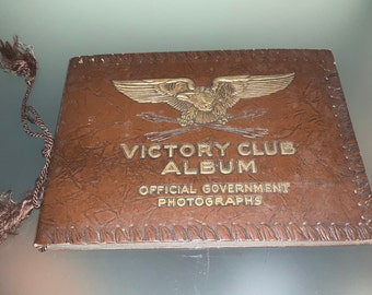 Mit Fotos: US Army Signal Corps WWII Collection Victory Club Dekorative geprägte Adler-Cover in Gold