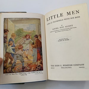 Kleine Frauen, kleine Männer Erstausgabe Louisa May Alcott Vintage Hardcover Bücher Buch Set Art Cover hervorragender Zustand illustrierter klassischer Roman Bild 8