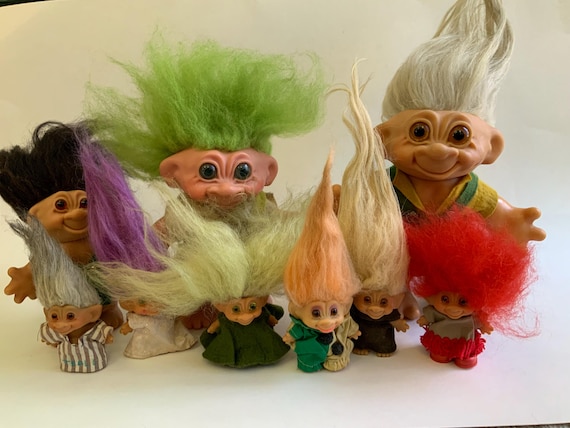 C64 Trolls Vintage Dam Troll Family in Wooden House: Scandinavian