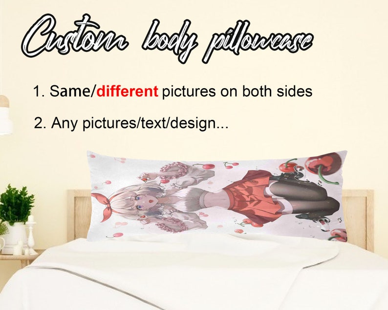 K&ouml;nnte beinhalten: Ein wei&szlig;er Kissenbezug f&uuml;r ein K&ouml;rperkissen mit einem individuellen Design, das einen Anime-Charakter mit rosa Haaren und einem roten Stirnband zeigt. Der Charakter liegt auf dem Kissenbezug, um ihn herum sind Kirschen verstreut. Der Text "Custom body pillowcase" ist oben im Bild in schwarzer Kursivschrift geschrieben. Der Text "Same/different pictures on both sides" und "Any pictures/text/design..." ist unten im Bild in Schwarz geschrieben.