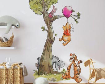 Adhesivo decorativo de pared vintage de Winnie the Pooh jugando en el árbol - Vinilo decorativo para habitación infantil - BR480