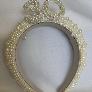 Set Decorazioni 30° Compleanno Per Lei – ANBALA – Fascia Con Perle "30 & Fabulous" E Spilla – Compleanno Festa