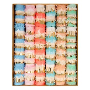 CHRISTMAS Pastel Fringed Medium Party Crackers (6 Pack)