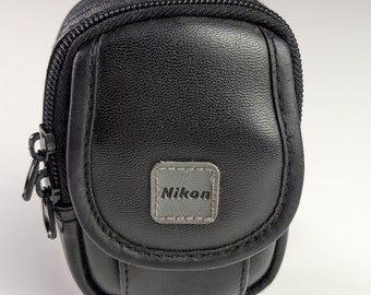 Nikon cameratas van kunstleer, Ever Ready, aan een riem te bevestigen tasje voor Coolpix digitale camera's
