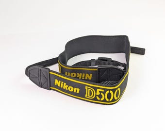 Tracolla vintage per Nikon D500, nera con dettagli gialli