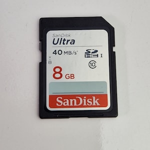 Tarjeta de memoria Sandisk Ultra SDHC I clase 10 de 8 GB, completamente formateada, de hasta 40 MB/s.
