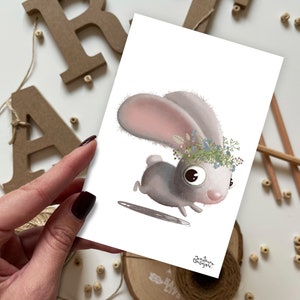 Cartolina Coniglietto e Fiore | Cartolina, Biglietto d'auguri, Cartolina estiva, Cartolina di buon compleanno, Cartoline di animali, Cartoline della foresta