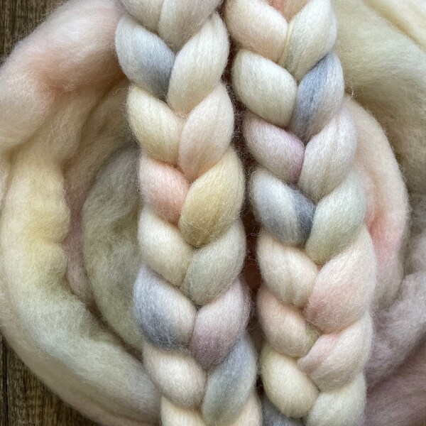 Opalescent - Bluefaced Leicester Fiber (Non-Superwash/Non traité) pour le filage, le feutrage, les arts