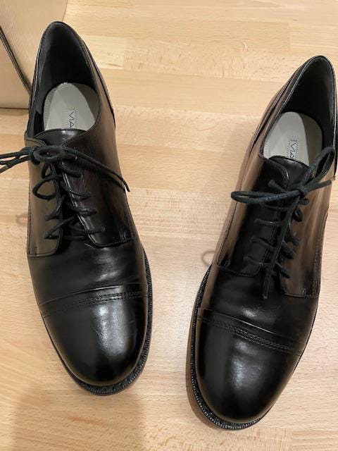 Niko 8M Women’s black leather lace up Oxfords (Via Spiga)
