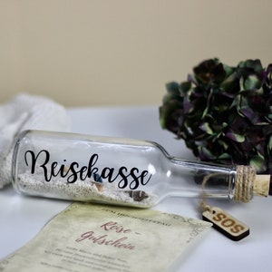 Reisekasse - Flasche mit Sand - Adventure begins - Reisegeschenk Geld - Reisegutschein - Geschenkidee Brautpaar - Gutschein personalisiert