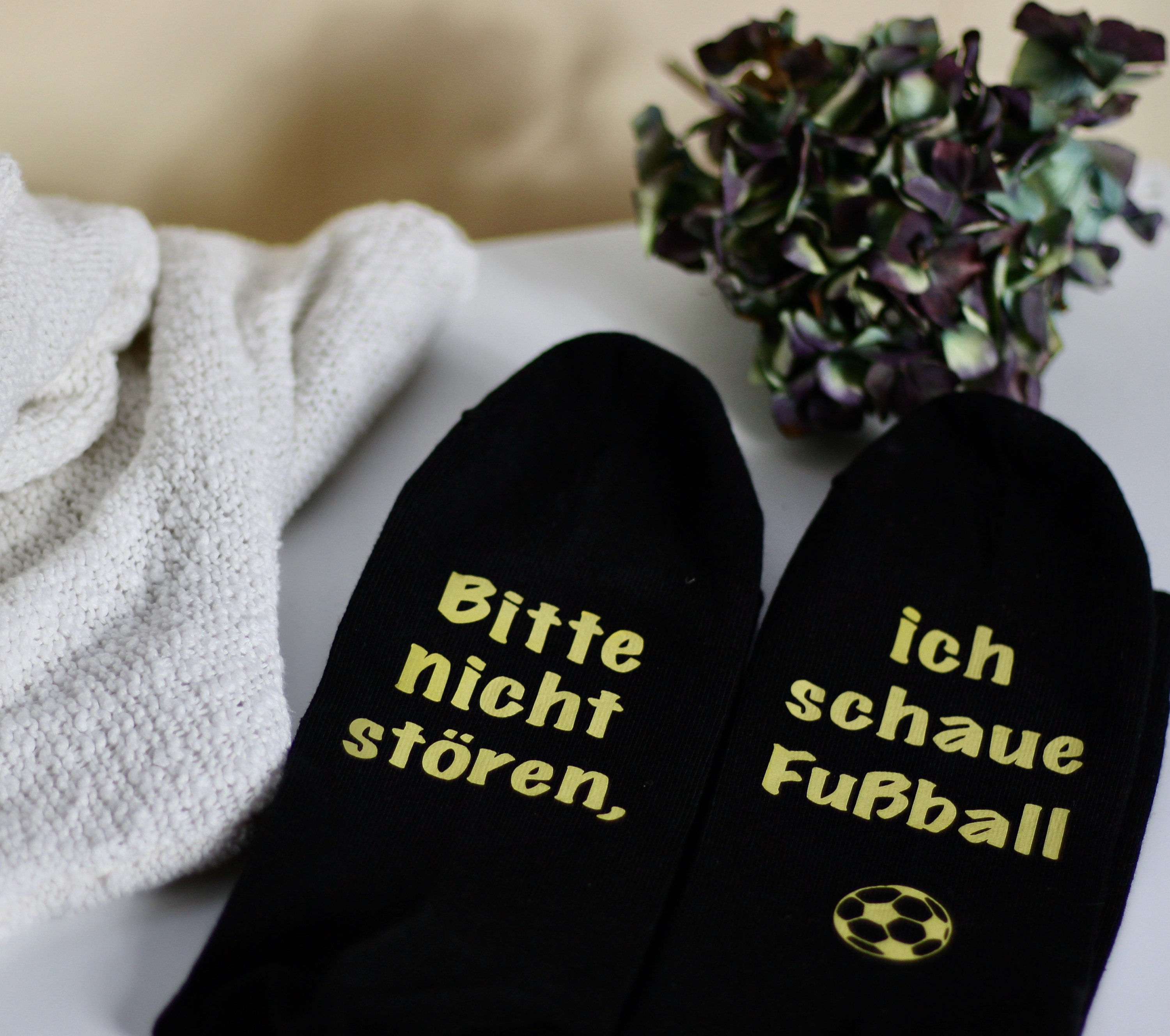 BHGWR Fußball Geschenke Für Männer Socken Mit Spruch Bitte Nicht Stören Ich Schaue Fussball Geschenk Zum Geburtstag, Baumwollsocken Weihnachtsgeschenke Für Männer Teenager Jungen (Baumwolle, Grey