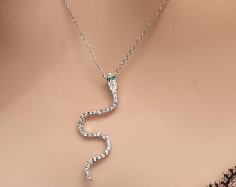 Collier serpent minimaliste en diamants avec yeux d'émeraudes * argent sterling 925 * or blanc 18 carats * cadeau pour elle * cadeau pour maman * bijoux de mariage