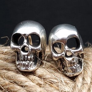 Skull earrings, 925 sterling silver, handmade earrings, silver stud earrings, unisex jewelry, gift idea, silver skull earrings.