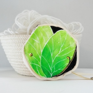 Bolsa de moedas pintada à mão com asas de mariposa luna, Pintura de asas verde brilhante, Bolsa pequena redonda com chaveiro, Porta-cartão de crédito, Bolsa para adolescente
