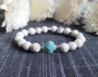 White Howlite Gemstone Bracelet Women, Turquoise Howlite 4 leaf Clover, White Stone Bracelet, Howlite Jewelry, Good Luck Anxiety Relief Gift