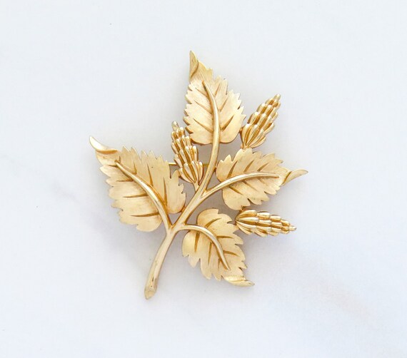 Trifari Leaf Brooch, Vintage Pin, Gold Tone, Stat… - image 1