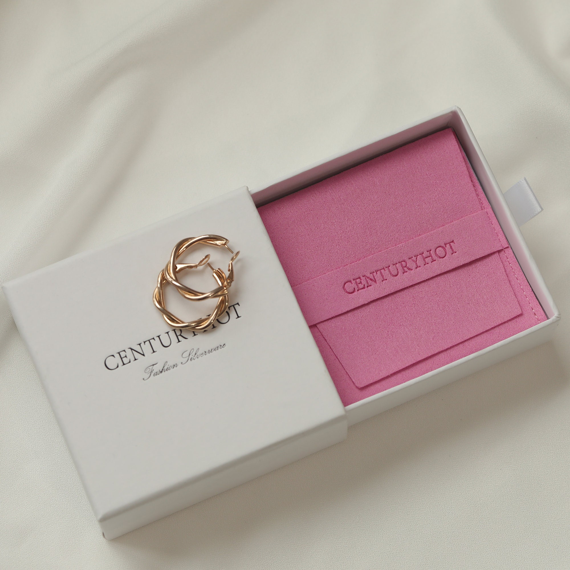 How to Choose 8×8cm Microfiber Brooch Pouches: Custom Logo Embossing for Brand Visibility