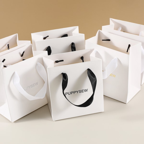 Papieren cadeauzakjes met aangepast logo, winkelverpakking