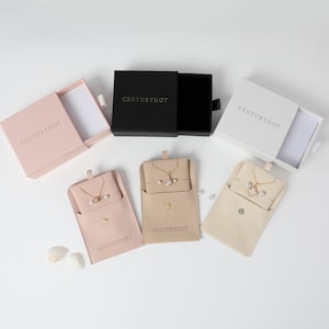Caixa com 50 caixas 9*9*3,2 cm + bolsa para joias 8×8 com clipe para colar, caixa de joias personalizada com logotipo, caixa de embalagem para joias, caixa com gaveta a granel