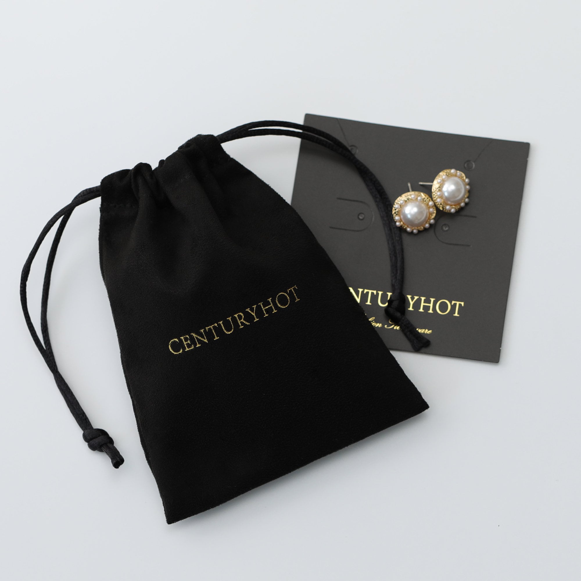 Small jewelry brands solve space waste with 7.5*10.5cm suede pouches, holding both necklaces and earrings (30% less storage, from product introduction)