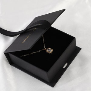 50pcs 9.5*9.5*3.5cm Black ribbon Gift Box Custom Necklace Box with Microfiber Bag Jewelry Packaging Paper Box with Sponge Personalized Logo