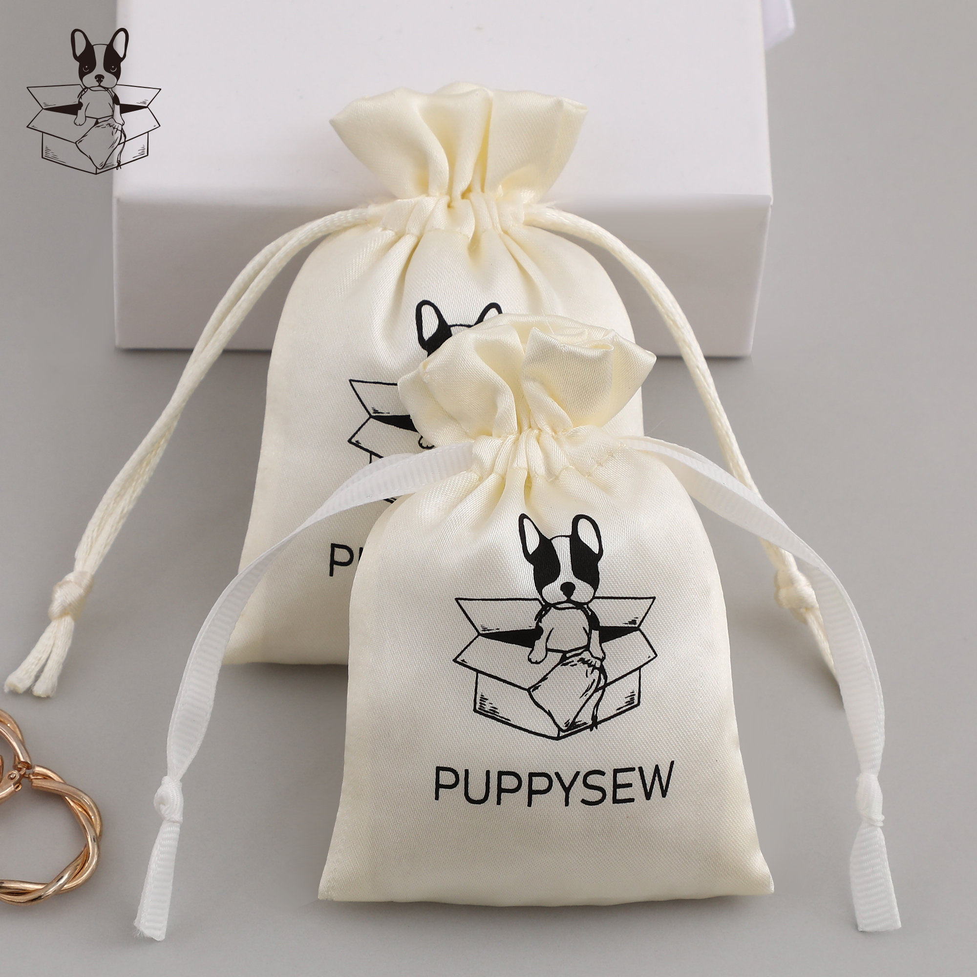 Small jewelry brands fix color fading with Pantone-matched satin pouches (MOQ 100), ensuring 95% color consistency for 12+ months (from product introduction)