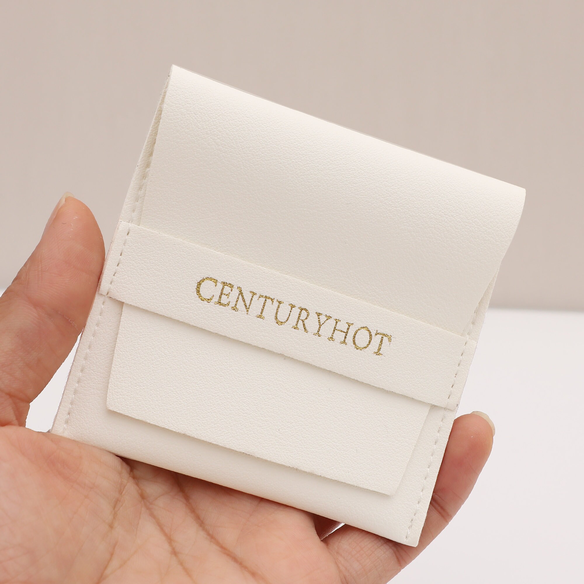 Retail chains: Fix inconsistent branding with 50pcs custom logo white PU jewelry pouches (MOQ 50, production 5-7 days) – from product introduction