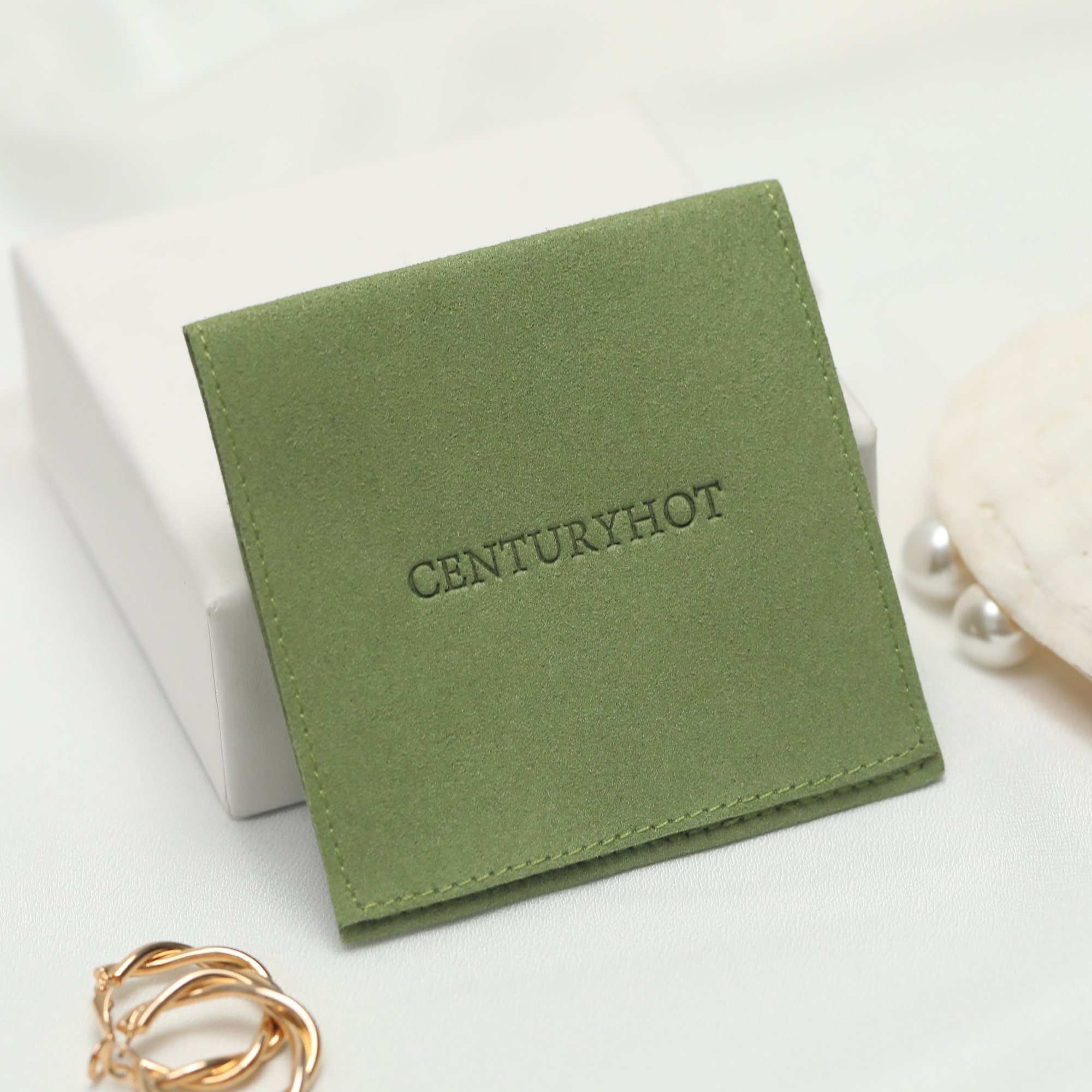 Small jewelry brands reduce inventory waste with 50pcs low MOQ grass green packaging bags (40% cost savings from product introduction)