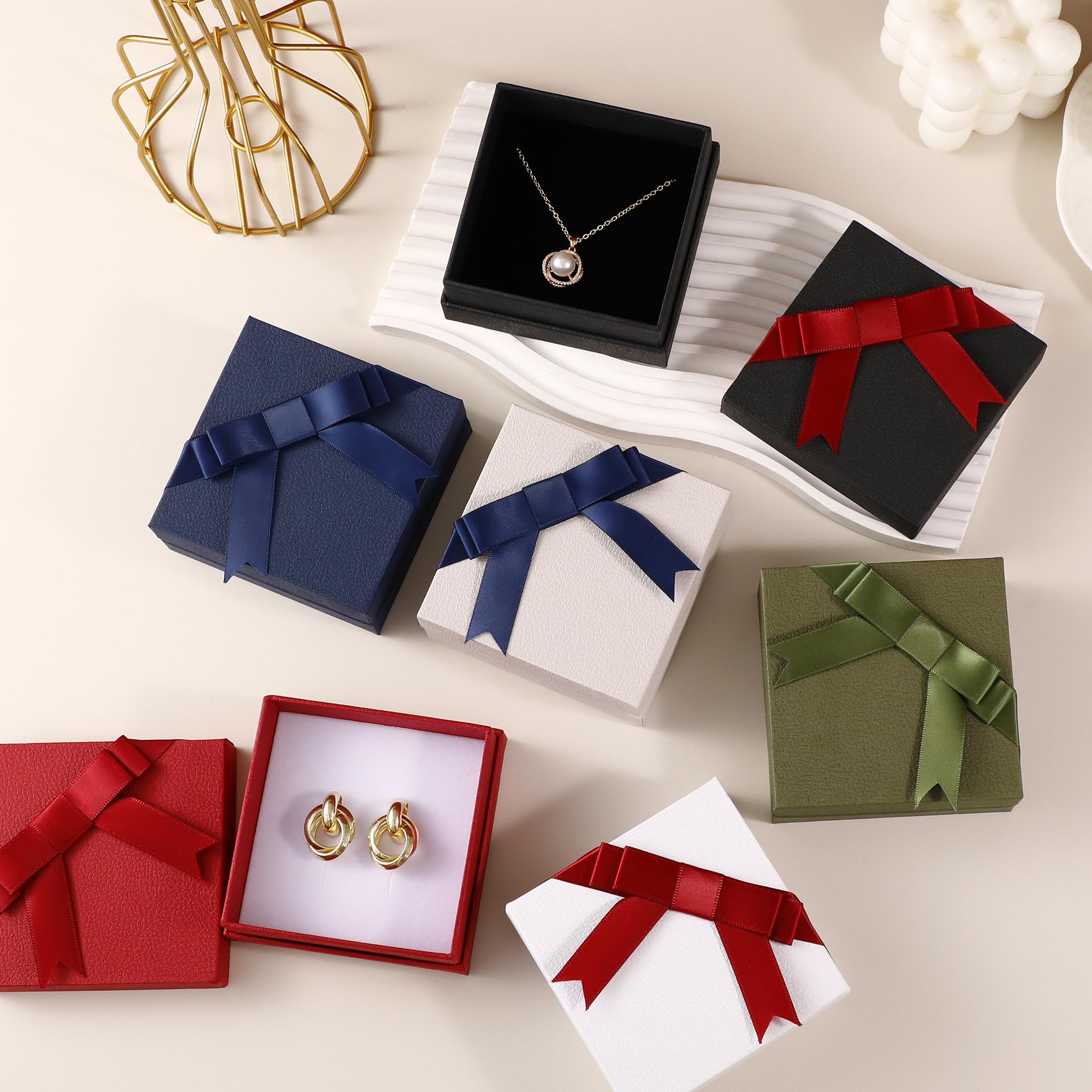How to Pick 9×9×4cm Bow Lid Boxes: Textured Cardboard Exterior for Durable Jewelry Packaging