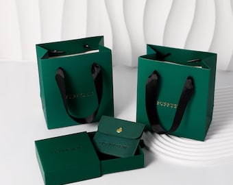 Juego de empaques personalizados para joyería con logotipo: Bolsas de papel verde oscuro, cajas, estuches y tarjetas.