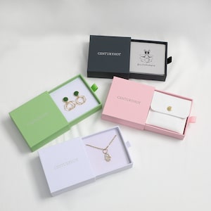 50 sets van 9*9*3 cm roze doos kartonnen sieraden chique kleine sieraden op maat gepersonaliseerde logo verpakking bulklade kartonnen doos
