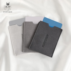 50 unidades de tarjeteros grises personalizados con impresión de logotipo en relieve, bolsas de microfibra para guardar joyas.
