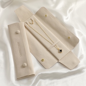 PUPPYSEW 50 peças de colar de microfibra de alta qualidade marfim com pérolas e pedras preciosas douradas, bolsa grande para colar com logotipo personalizado