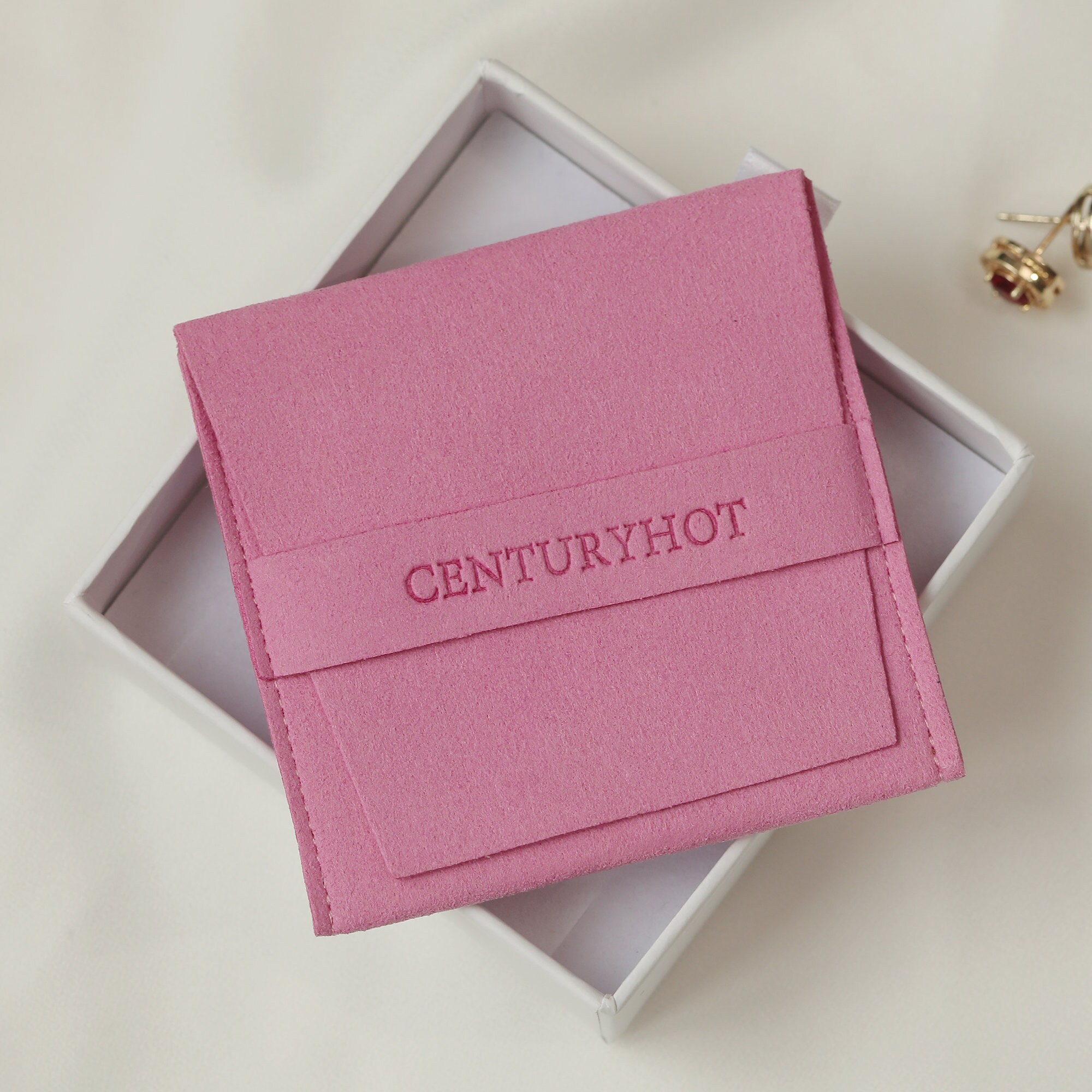 How to Choose 8×8cm Microfiber Brooch Pouches: Soft Microfiber Material Prevents Brooch Scratches