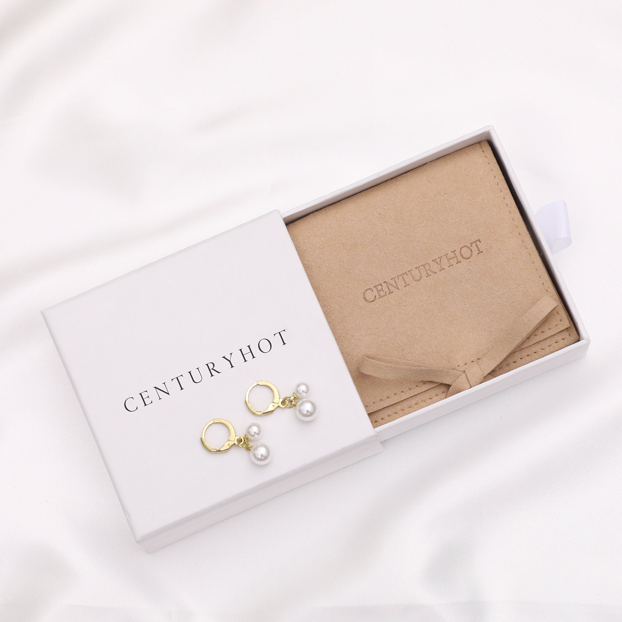 Small jewelry brands increase brand recall with embossed logo microfiber bags (40% repeat buys, from product introduction)