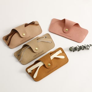 PUPPYSEW Bolsa de almacenamiento para gafas de sol, sencilla, moderna, portátil, con logotipo personalizable, de microfibra, con cierre a presión, estuche para gafas de sol en varios colores
