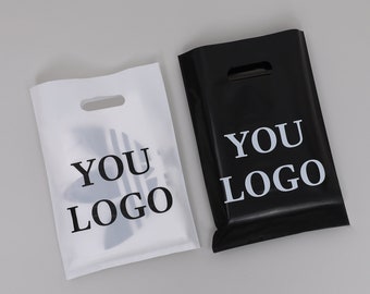 100 Stück schwarze hochwertige maßgeschneiderte Polyethylen-Transporttasche mit Griff gedruckt Kuriertasche Design-Logo