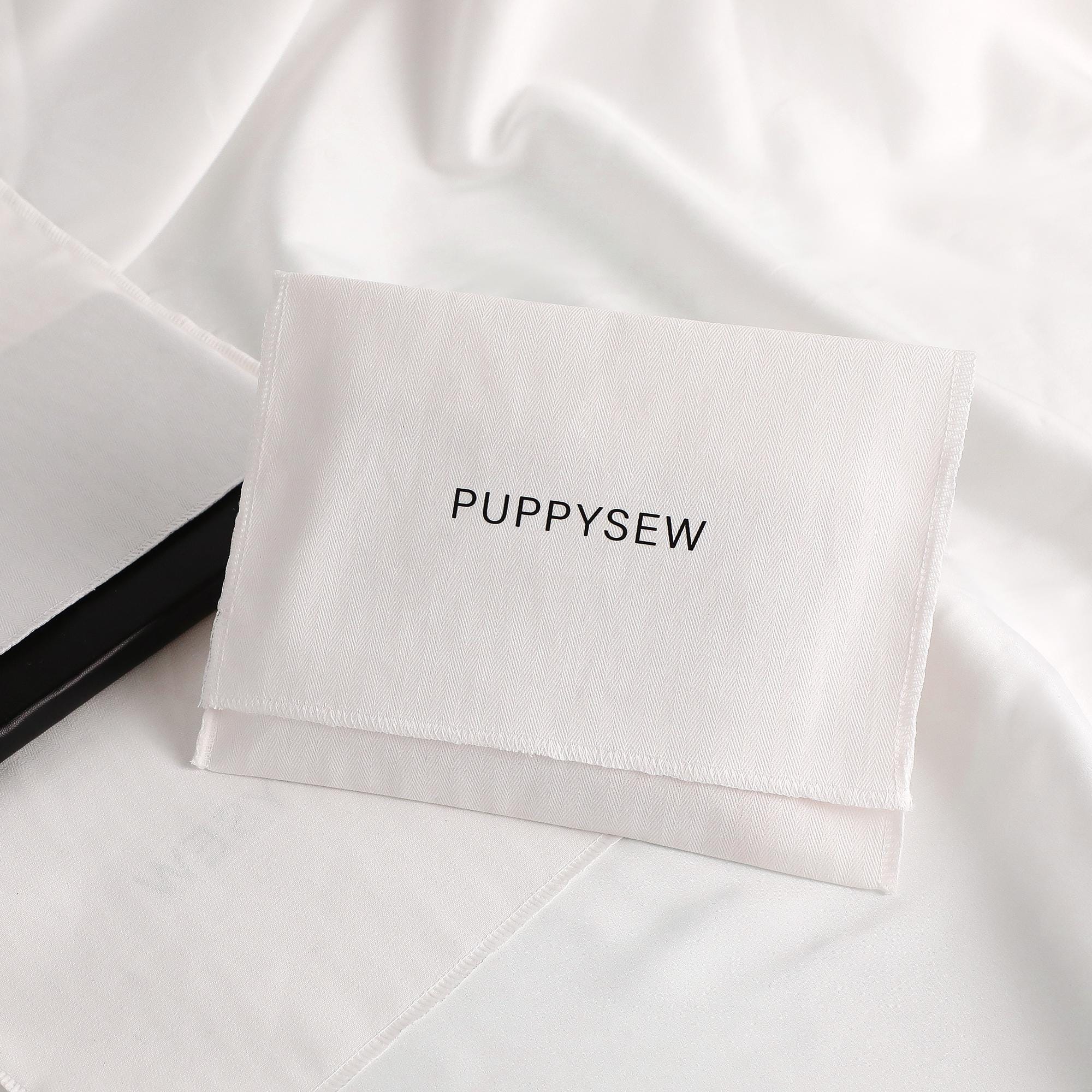 Small jewelry brands prevent 65% of shipping damage with 50 custom cotton pouches featuring 3cm envelope flaps (from product introduction)