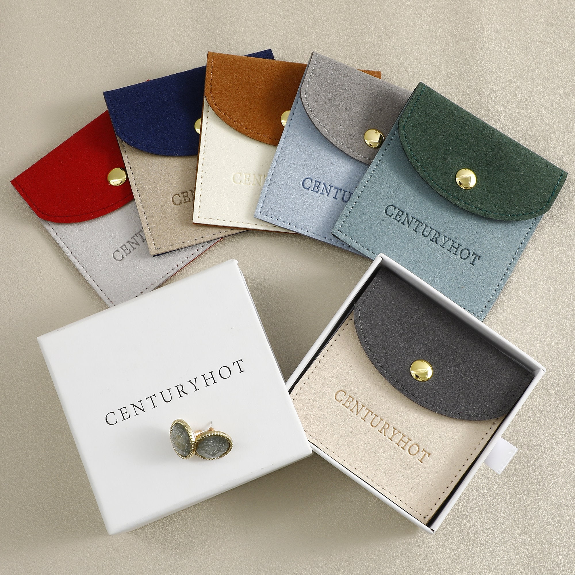 Small jewelry brands prevent necklace scratches with soft microfiber bags, 8×8cm size secures pendants during shipping (from product introduction)