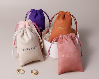 50 bolsitas de gamuza con cordón y logo personalizado, estuches para joyas