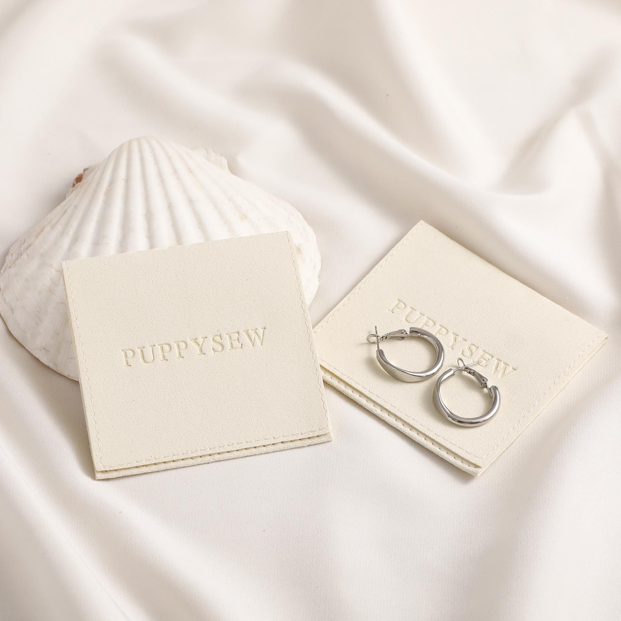 microfiber, jewelry protection How to Select Microfiber Envelope Style Bags: Soft microfiber material prevents jewelry scratches and enhances protection