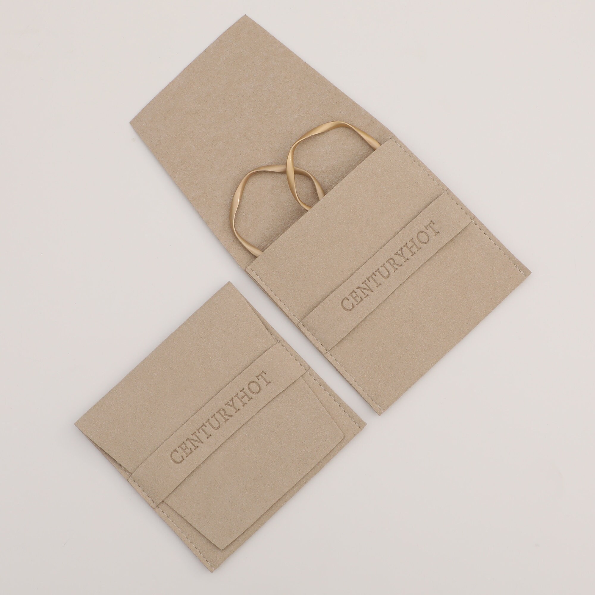 Small jewelry brands prevent 70% shipping damage with 0.2mm microfiber envelope bags, protecting delicate rings and necklaces during transit