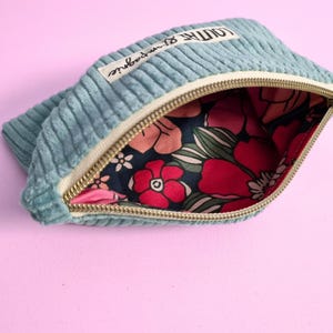 Pochette in velluto a coste cammello