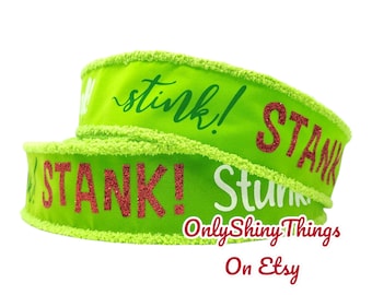 Può includere: Nastro verde con il testo "stink! STANK! STUNK!" in bianco e glitter rosa. Il nastro è sfilacciato sui bordi. È anche visibile il testo "OnlyShinyThings On Etsy".
