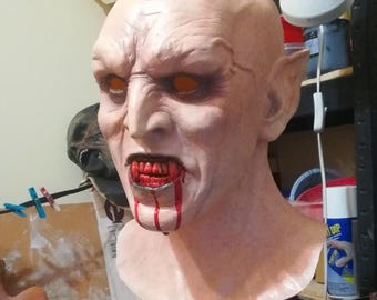 恐ろしいドラキュラの古典的な吸血鬼のリアルなマスクウェアラブル