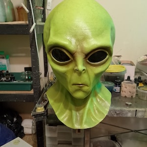 Realistic Latex Alien Mask – Handmade Sci-Fi Halloween Costume Prop