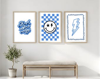 Rad Vibes Only muurkunst set van 3, blauw geblokte smileyprint, bliksemschichtposter, coole tienerkamerinrichting (digitale download)