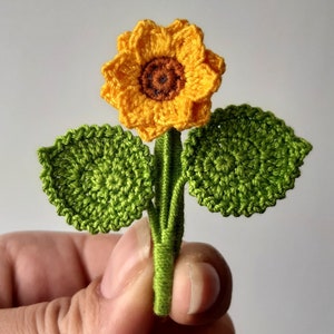 Bolso tejido al crochet con apliques florales realizados en crochet  irlandés - con diagramas paso a paso