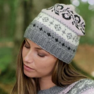 Hand-knitted jacquard hat made with 100% Merino wool.